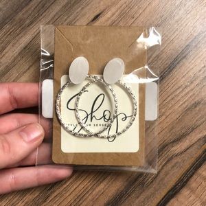 BRAND NEW Silver Hoop Earrings w/Oval Pendant